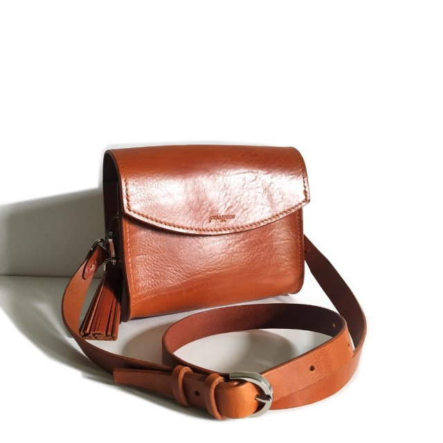 M I S S koniak mała skórzana torebka na ramię