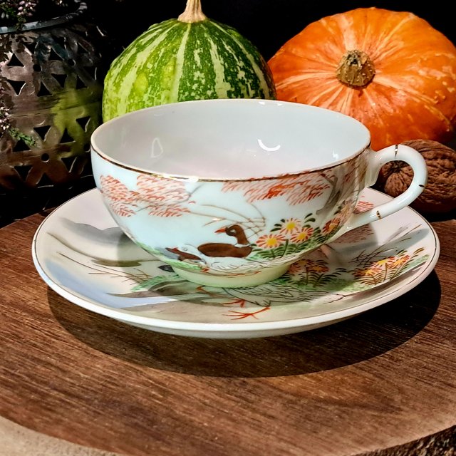 Cienkościenna porcelana iliżanka i spodek ręcznie malowene styl Kutani