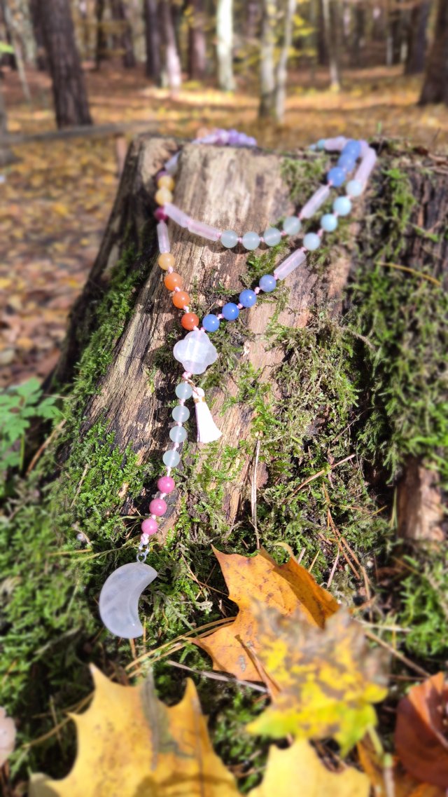 Długi naszyjnik z kamieni naturalnych