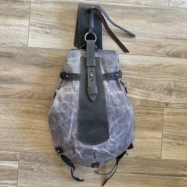 Szary plecak "Bukłak" ze skóry i bawełny woskowanej Vintage.