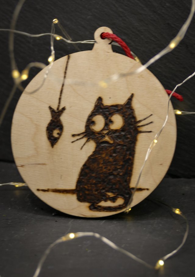 Drewniane wypalane ręcznie bombki - kot 8 - święta, mikołajki, boże narodzenie, prezent, upominek, gwiazdka, zabawne