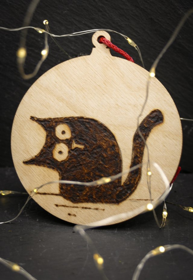 Drewniane wypalane ręcznie bombki - kot 1 - święta, mikołajki, boże narodzenie, prezent, upominek, gwiazdka, zabawne