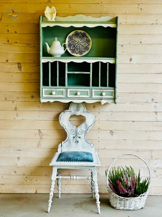 Ręcznie stylizowana półka rustykalna z szufladkami