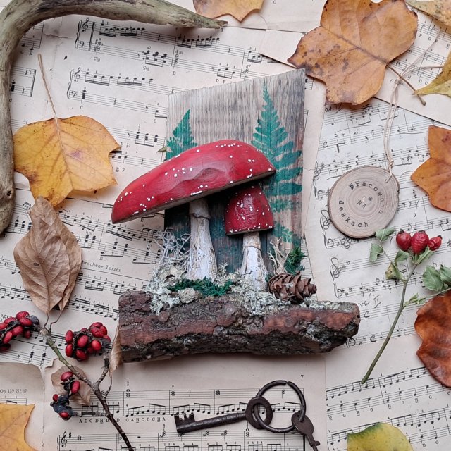 Leśny wieszak z muchomorkami no 1