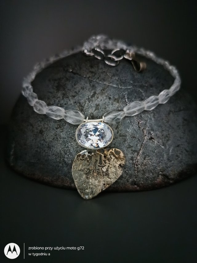 Amulet z cyrkonem i kryształem górskim