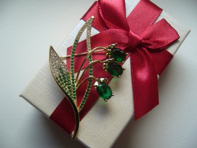 BROSZKA KWIATY NA GAŁĄZCE