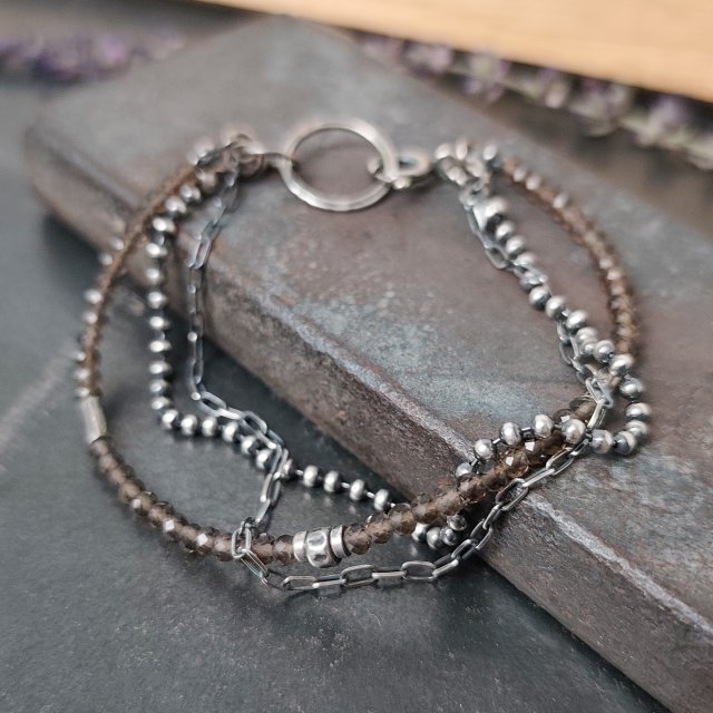 Bransoletka z kwarcem dymnym i łańcuszkiem