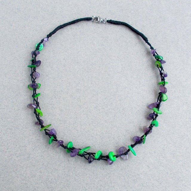 Zielone iskierki Naszyjnik na czarnym lnie