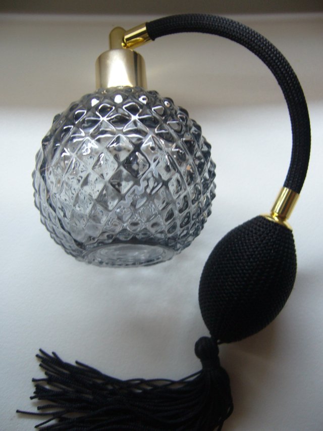 SZKLANY FLAKON NA PERFUMY