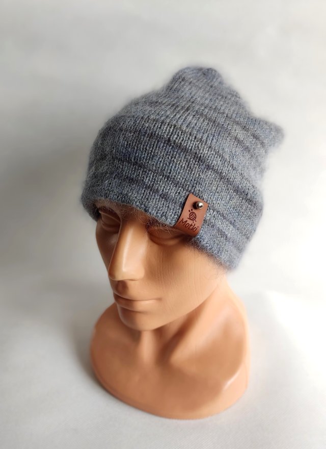 Czapka z nitką moheru.