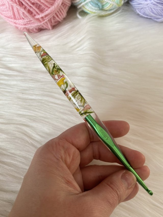 Artystyczne szydełko z suszonymi kwiatami 4,00 mm