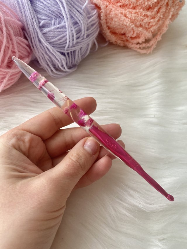 Artystyczne szydełko z suszonymi kwiatami 4,50 mm