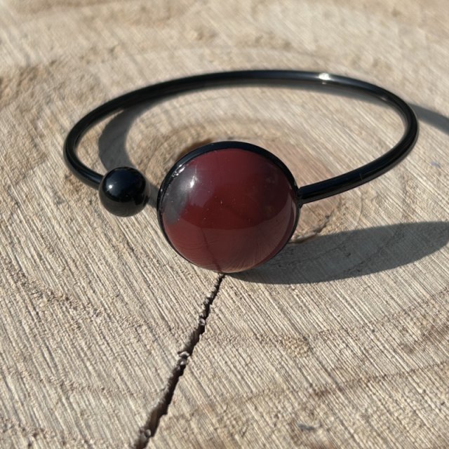 Bransoletka PETRA w kolorze czarnym z karneolem – elegancka biżuteria handmade