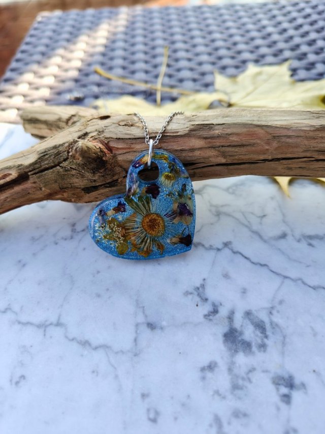 Wisiorek z żywicy z zatopionymi kwiatkami - OCEANIC BLOOM