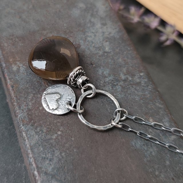 Wisiorek z kwarcem dymnym