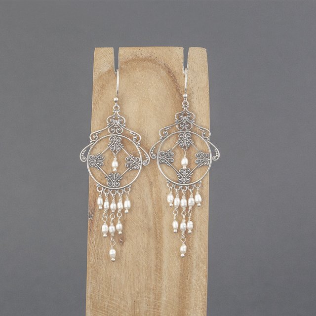 Srebrne kolczyki w stylu orientalnym z perłami