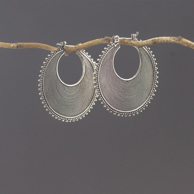 Srebrne kolczyki w stylu etno