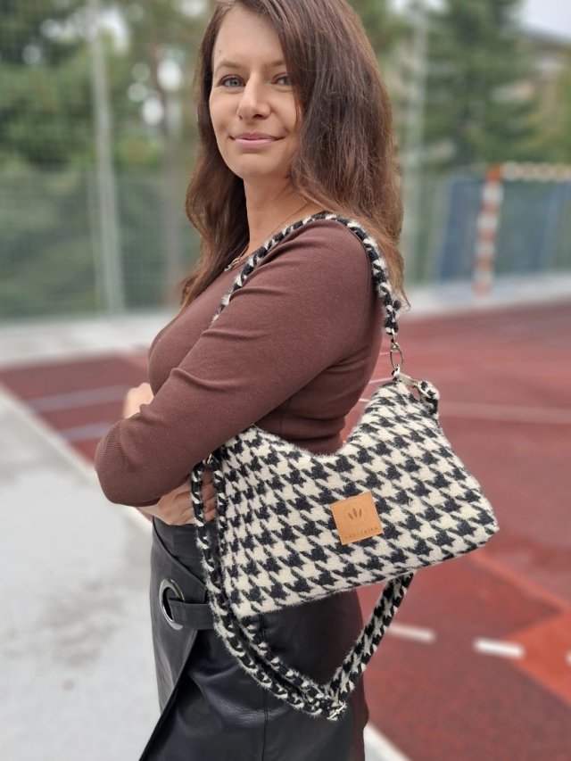 Torebka w pepitkę z puchatej tkaniny Beżowo-Czarna