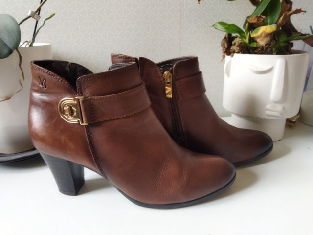 CAPRICE - SKÓRZANE BOTKI