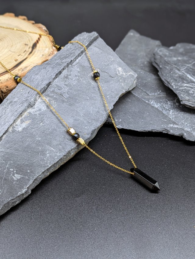 Naszyjnik grot sopel geometryczny nowoczesny turmalin