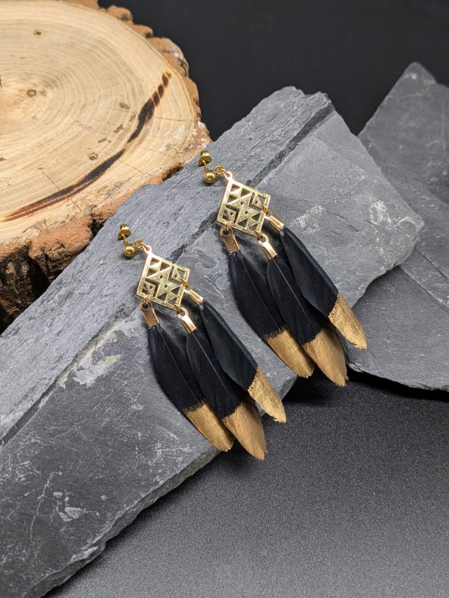 Kolczyki czarne pióra złoto boho nowoczesne