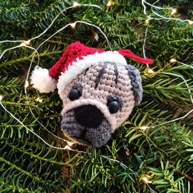 Ozdoba świąteczna w kształcie mopsa dla miłośników psów!