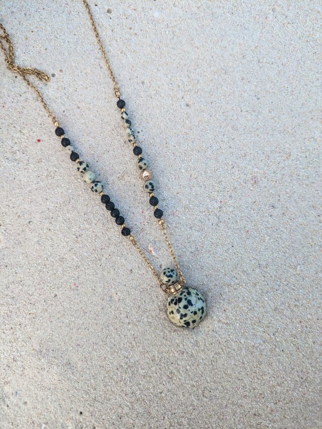 Naszyjnik buteleczka perfumetka jaspis dalmatyński lawa wulkaniczna