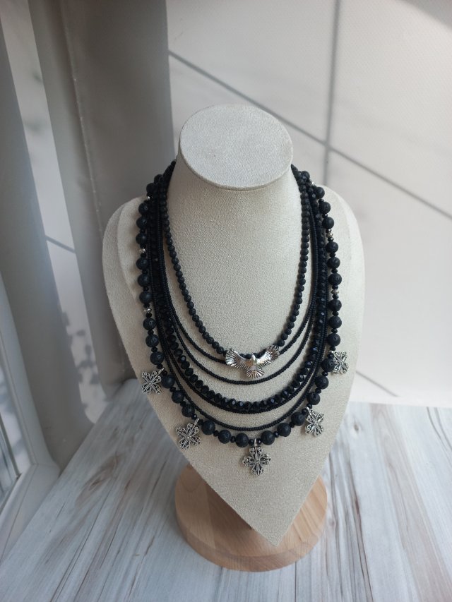 Naszyjnik z ptakiem i krzyżami