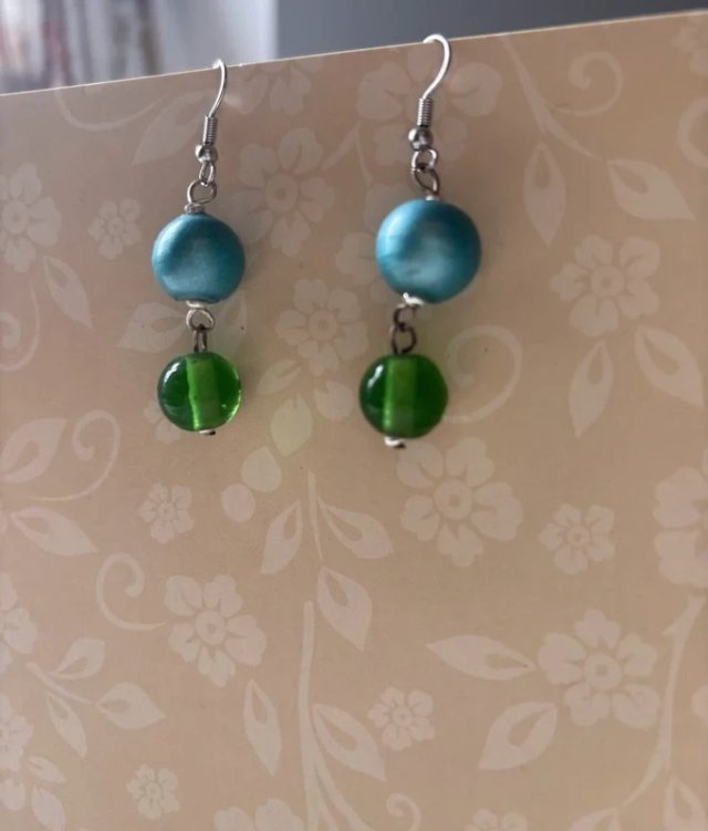 Kolczyki handmade z niebieskimi i zielonymi koralikami