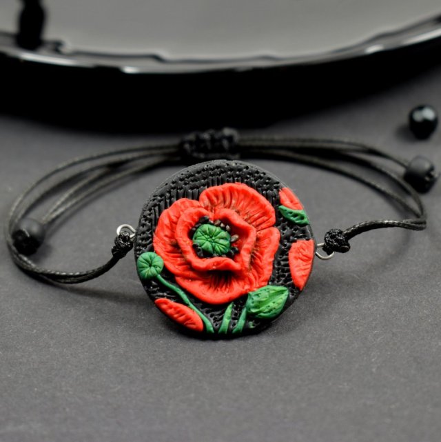 Sznurkowa bransoletka "czerwony mak"