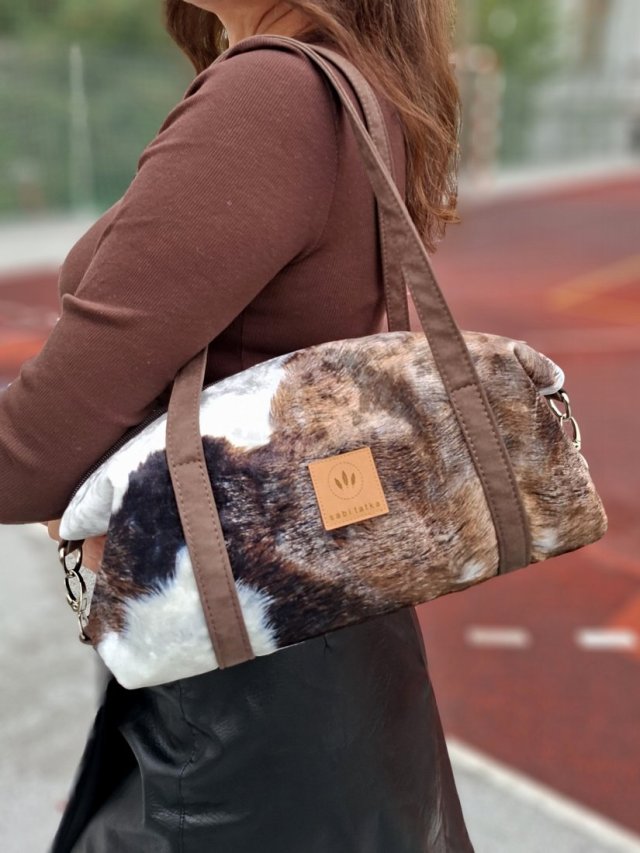 Welurowa torebka jamnik Czekoladowa Krówka