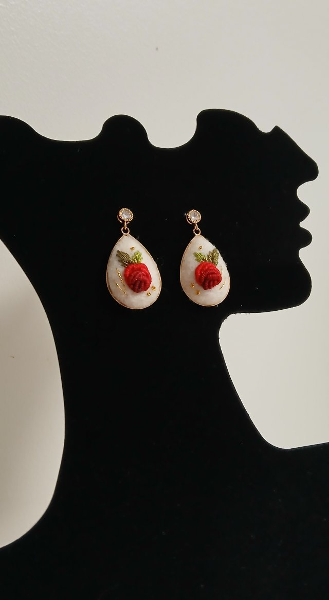 ręcznie haftowane kolczyki  ATRAKCJA  stal szlachetna