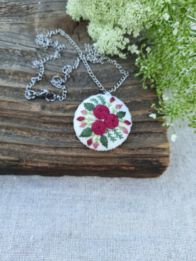 Haftowany medalion - róż