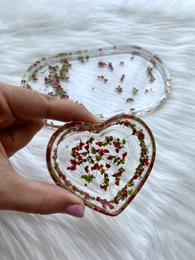 Zestaw podstawek z żywicy z suszonymi kwiatami