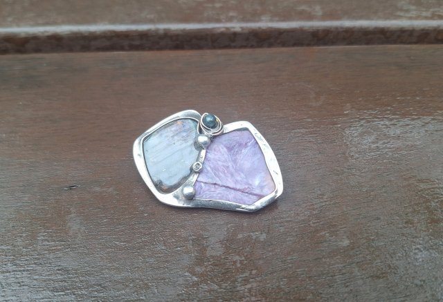 W fioletach - broszka