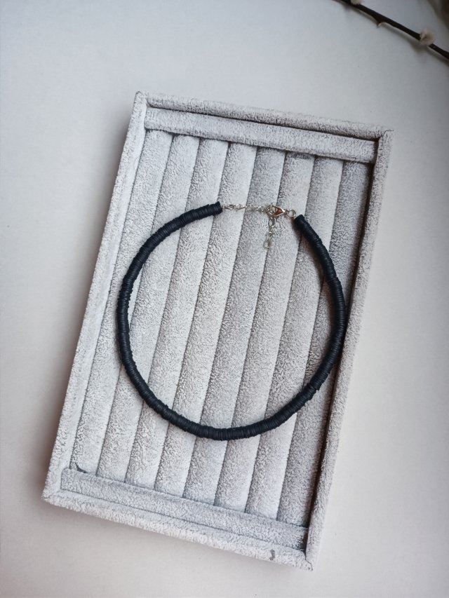 Choker z czarnej gumy