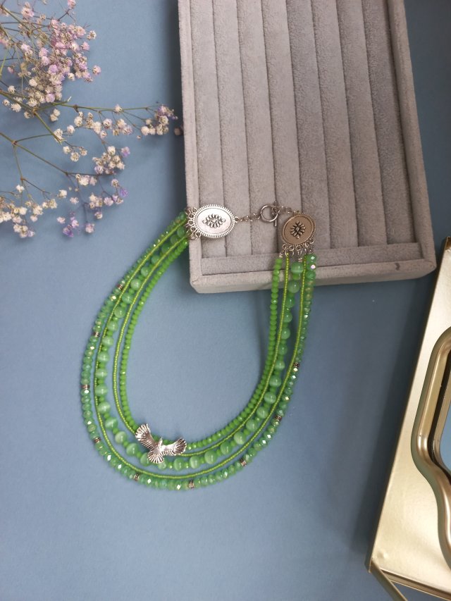 Naszyjnik w kolorze zielonym