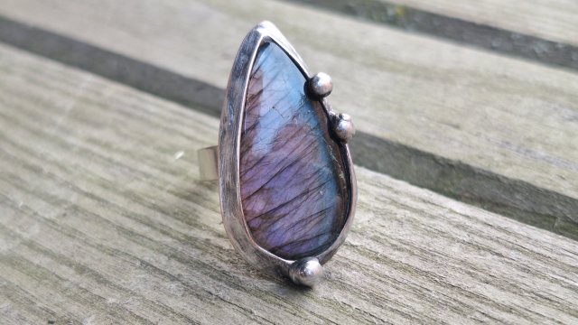 Ukryte fiolety - pierścionek regulowany