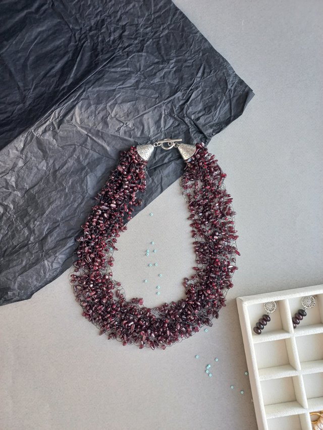 Naszyjnik z granatem