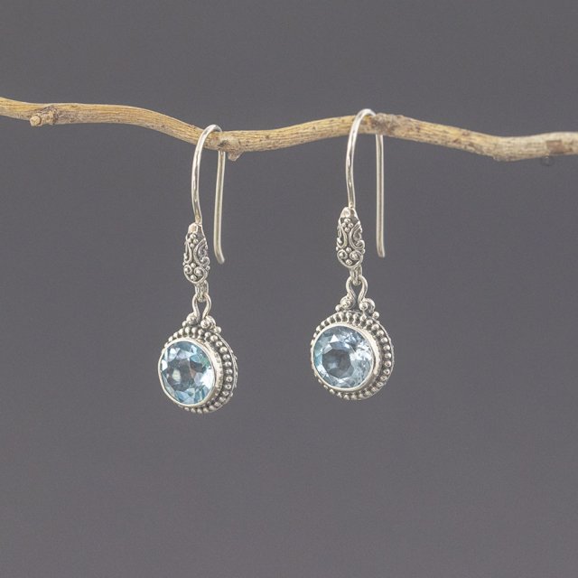 Srebrne kolczyki z błękitnym topazem