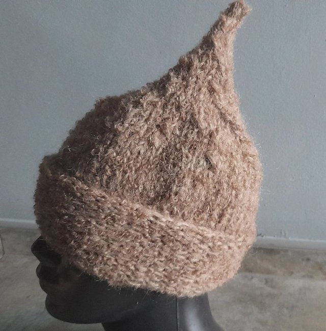 beż z dziubkiem czapka handmade