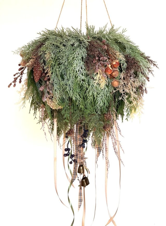 Wieniec wiszący z dzwonkiem