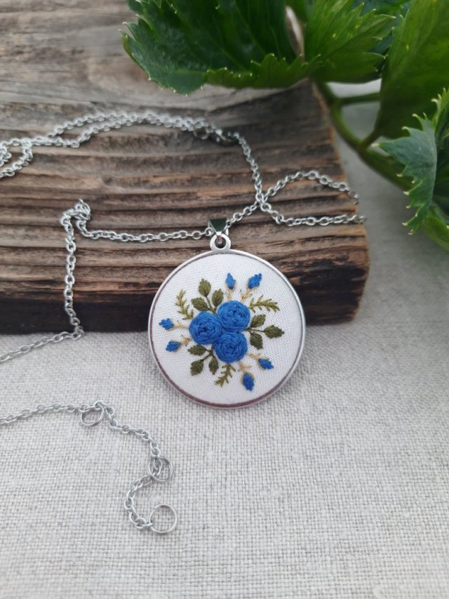 Haftowany medalion - niebieski