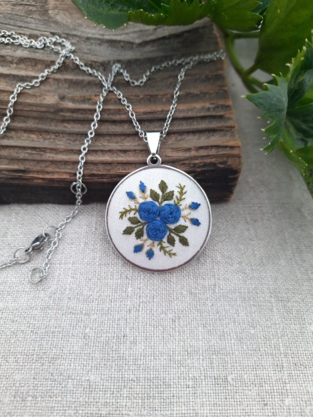 Haftowany medalion - niebieski