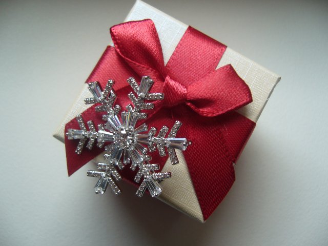 BROSZKA ŚNIEŻYNKA ŚWIĘTA BOŻE NARODZENIE