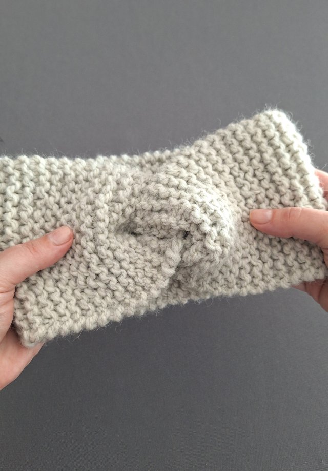 Złap klimat jesieni – wełniana OPASKA z alpaką - JASNOSZARA, wykonana na DRUTACH