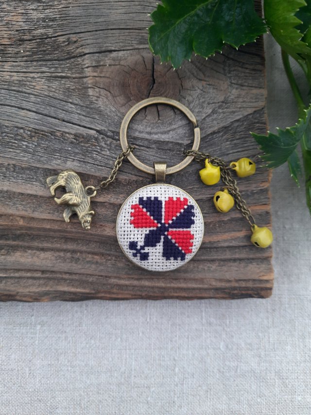 Brelok z haftem ukraińskim