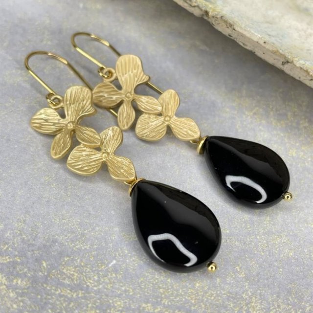 Kwiatowe kolczyki z kroplą onyksu c1271