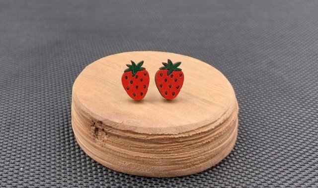 Kolczyki drewniane TRUSKAWKI