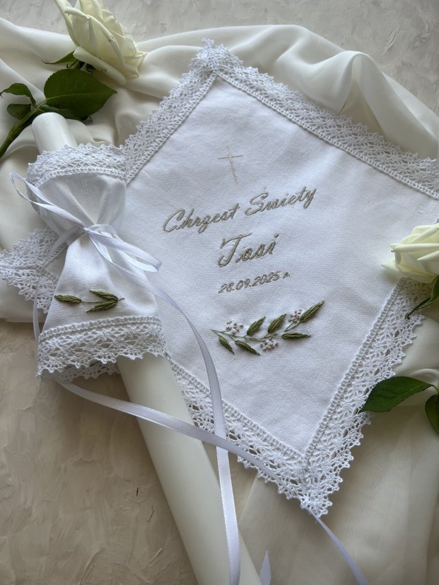 Szatka do chrztu świętego z haftem